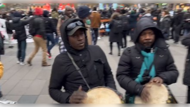 Miqrantlara qarşı fransızsayağı “demokratiya” Parisdə etirazlara SƏBƏB OLDU - VİDEO