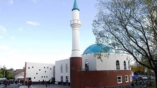 Fransada İSLAMAFOBİYA: Məsciddə donuz başı və cəsədi asıldı