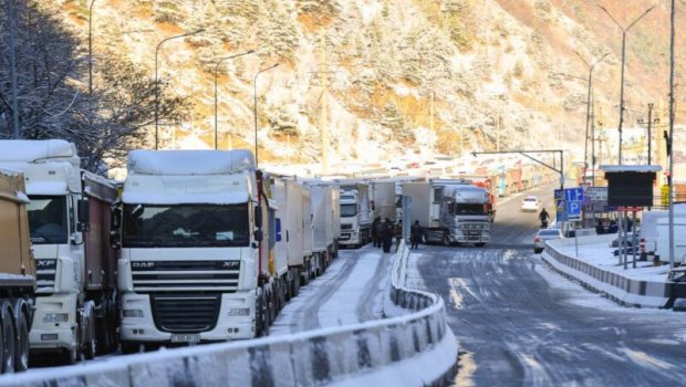 Ermənistanı Rusiya ilə birləşdirən yolda xaos – VİDEO  