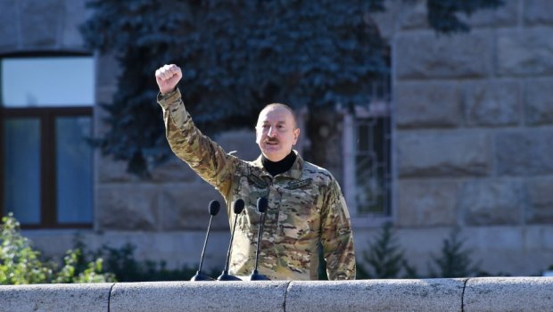 İlham Əliyev: “Xankəndidə Zəfər paradımız Ulu Öndərin xatirəsinə ən böyük hörmətimizin əlamətidir”