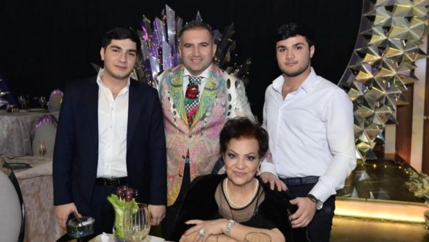 Afaq Bəşirqızı həyat yoldaşı və nəvələri ilə BİR ARADA - FOTO