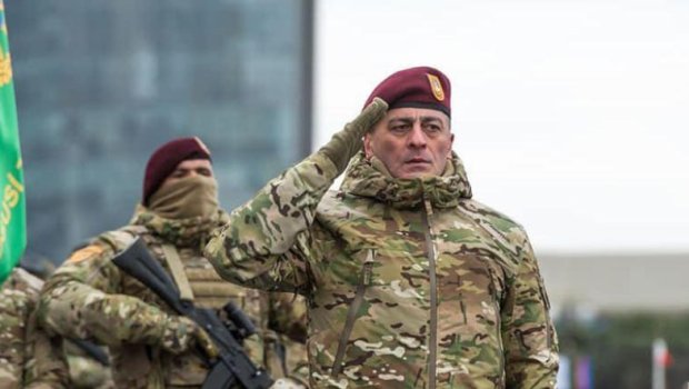 Kərim Vəliyev Hikmət Mirzəyevi şəxsi heyətə təqdim etdi