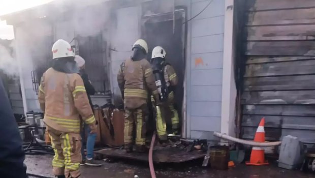 İstanbulda işçilərin qaldığı konteynerdə YANĞIN: Ölənlər və yaralılar var – FOTO  