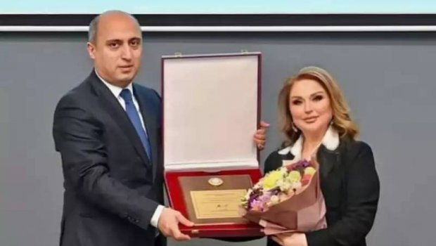 Prezidentin fəxri diplomu Mələkxanım Eyubovaya təqdim edildi - FOTO