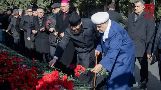 Allahşükür Paşazadə Şəhidlər Xiyabanını ZİYARƏT EDİB - FOTO