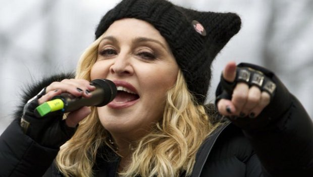 Fanatları Madonnanı məhkəməyə verib