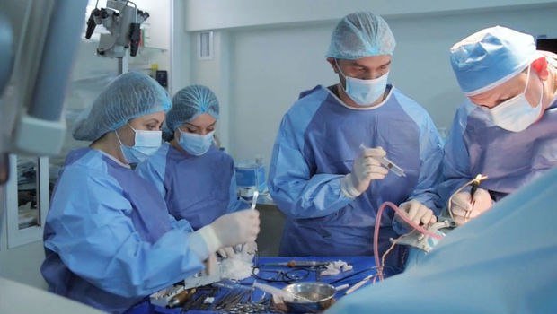 Almaniyada xəstənin bədənindən 32 kiloqramlıq şiş çıxarıldı - FOTO