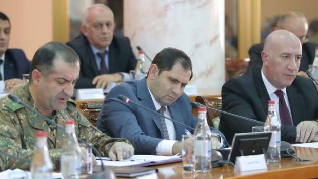 Ölkəmizin taleyi generallarımızı maraqlandırmır - Erməni politoloq