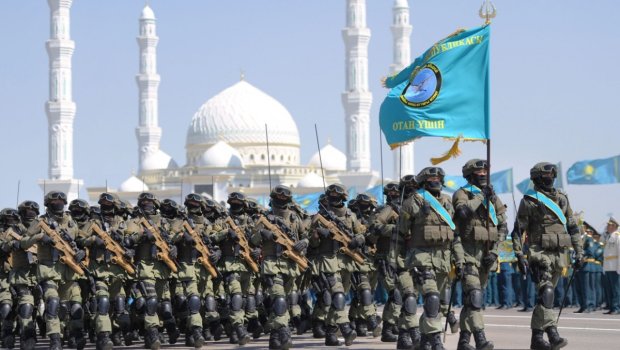 Qazaxıstan ordusundan 17 mindən çox hərbçi QOVULUB 