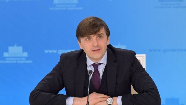 Rusiyanın təhsil naziri Moskvada qəzaya düşdü - FOTO