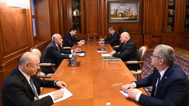 Baş nazir Rusiya FHN-in rəhbərini QƏBUL EDİB