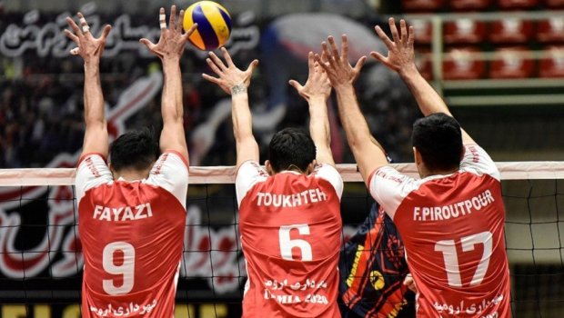 İranda voleybol komandasının oyununda 