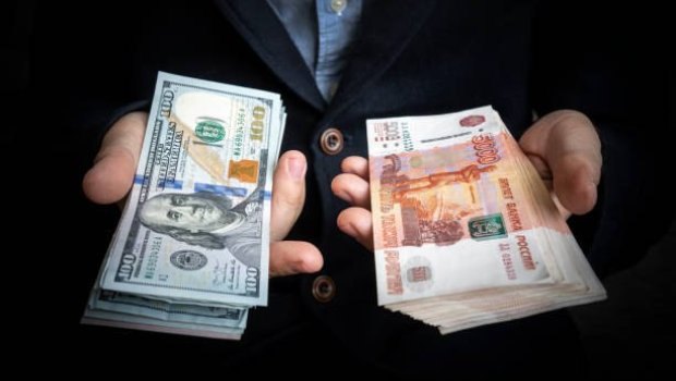 Rubl yenidən ucuzlaşır – Səbəbi AÇIQLANDI