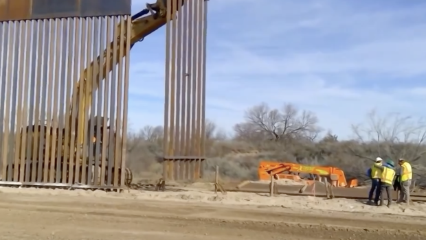 Texas Meksika ilə sərhəddə nəhəng divar HÖRÜR - VİDEO