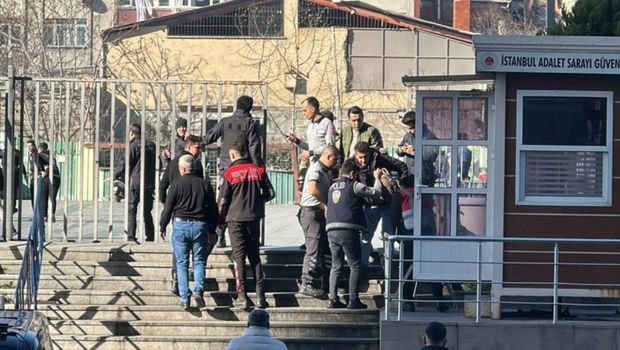 İstanbulda məhkəmə binasına silahlı hücum: 2 ölü, 6 yaralı var - FOTO/VİDEO