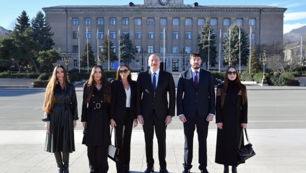 Prezident və ailəsi XANKƏNDİDƏ - FOTO/VİDEO