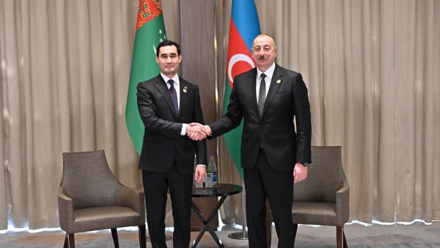 Sərdar Berdiməhəmmədov İlham Əliyevi TƏBRİK ETDİ 