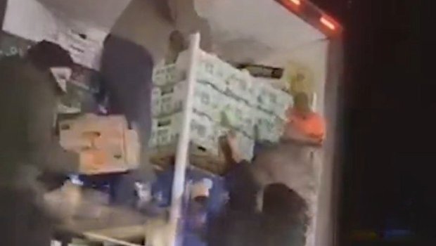 Fransada XAOS: Yük maşını belə qarət edildi - ANBAAN VİDEO