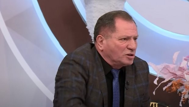 Anar Vəziroğlu: “Gəlinin qayınatanın qabağına çay gətirməsi ədəbsizlikdir” – VİDEO 