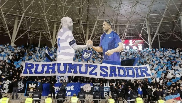 Matç BAŞLADI: Qarabağ azarkeşlərindən duyğulandıran xareoqrafiya - VİDEO