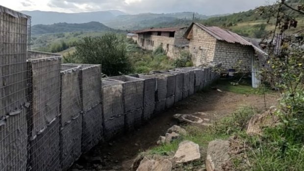Xocalıda ermənilərin yaşadığı evlərdən azərbaycanlı ifaçılara aid musiqi albomları ÇIXIB - FOTO