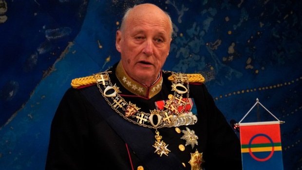 Norveç kralı tətildə virusa yoluxdu