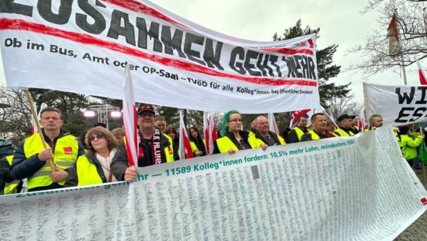 Nəqliyyat işçilərinin tətili Berlində hərəkəti İFLİC ETDİ