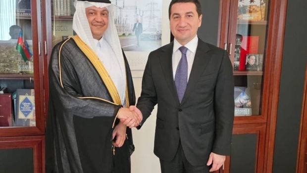 Hikmət Hacıyev Səudiyyə Ərəbistanının Azərbaycandakı səfiri ilə görüşüb