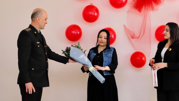 Məhkum qadınları belə təbrik etdilər - FOTO