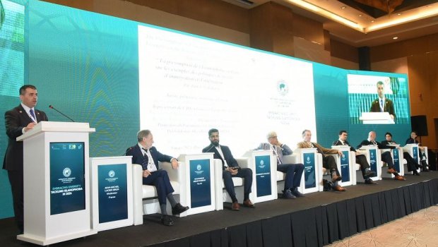 “Fransada müsəlmanlara qarşı siyasətlər: İslamofobiyanın normallaşdırılması” mövzusunda sessiya keçirilib - FOTO