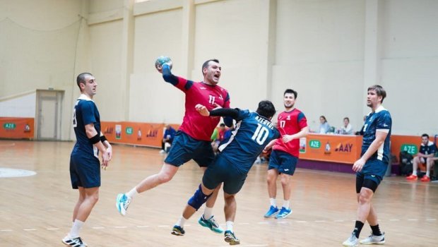 “Bakı” qələbə qazanıb liderə yaxınlaşdı