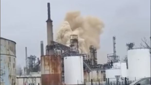Fransada məşhur neft emalı zavodu YANIR - VİDEO 