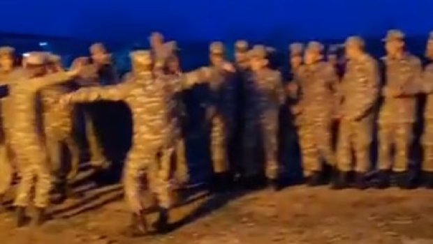 Azərbaycan əsgəri Qarabağda Zəfər tonqalı qaladı, Yel çərşənbəsini qeyd etdi - VİDEO