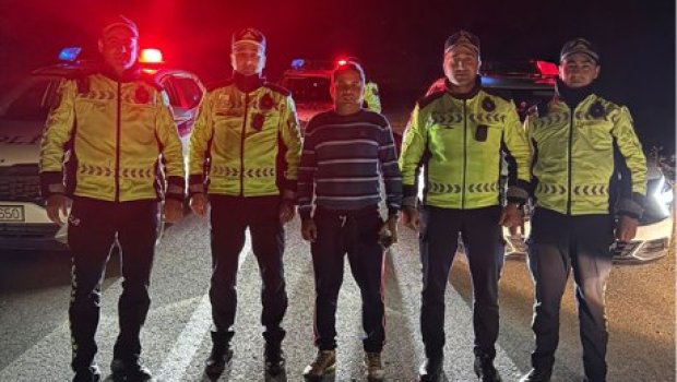 Polis əməkdaşları qarlı dağlıq ərazidə qalan əcnəbiyə kömək etdilər – FOTO  