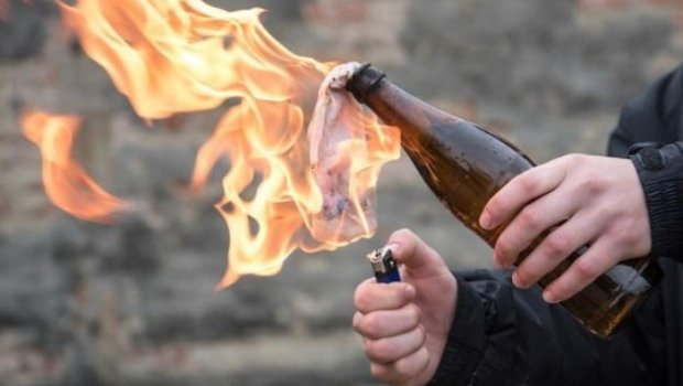 Moskvada seçki məntəqəsinə “Molotov” atılıb - VİDEO