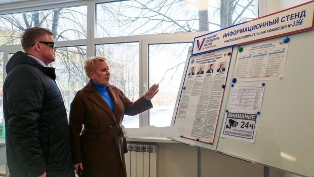 Rusiyada görmə məhdudiyyətli deputat seçki məntəqələrində yoxlamalar aparıb - FOTO