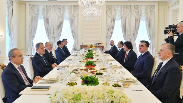 Prezidentin Kobaxidze ilə nahar əsnasında geniş tərkibdə görüşü keçirilib - YENİLƏNİB/VİDEO