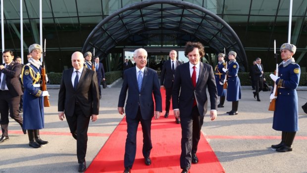 İrakli Kobaxidzenin Azərbaycana rəsmi səfəri başa çatıb