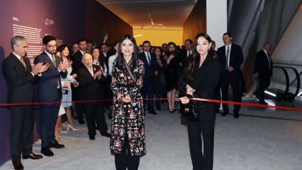 Mehriban Əliyeva “İlmələrdə yaşayan irs: Özbəkistan tikmələrinə səyahət” adlı sərgidə - FOTO  