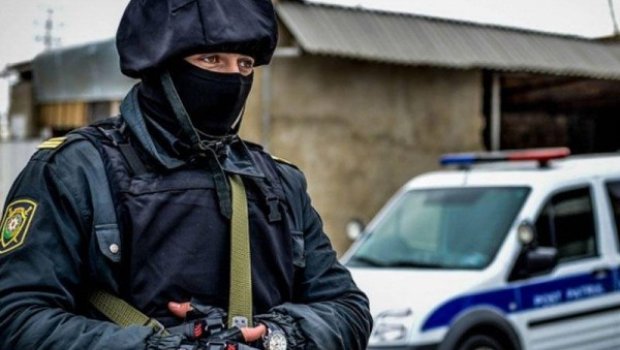Polis 100 minlik dələduzluq edən şəxsi saxladı – FOTO  