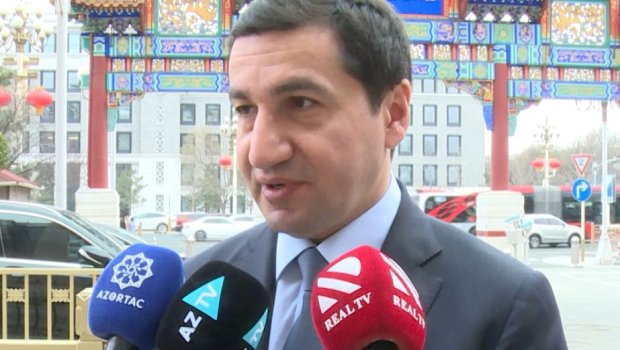 Hikmət Hacıyev: “Azərbaycan ilə Çin arasında ənənəvi dostluq və tərəfdaşlıq münasibətləri var”