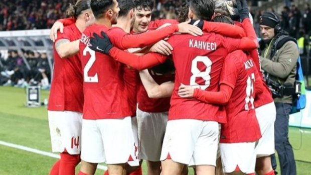 Türkiyə millisi Avro-2024 üçün formalarını təqdim etdi - FOTO