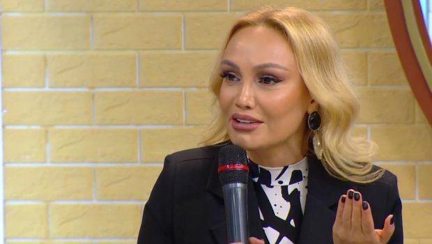Nura Suri: “Trend”ə düşən mahnılar biabırçılıqdır” - VİDEO