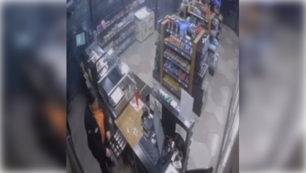 Fırıldaqçılar sakini yanacaqdoldurma məntəqəsini qarət etməyə məcbur ediblər - VİDEO