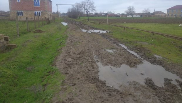 Biləsuvarın Ağalı kəndinin yolları bərbad vəziyyətdədir – FOTO/VİDEO