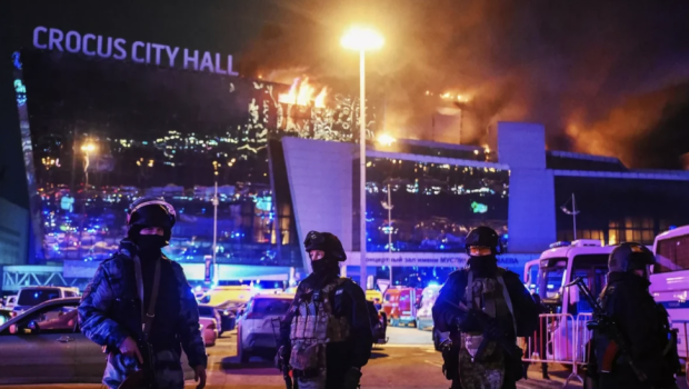 Moskvadakı hadisə ilə bağlı CİNAYƏT işi açılıb - Təhlükəsizlik işçiləri binaya basqına hazırlaşır