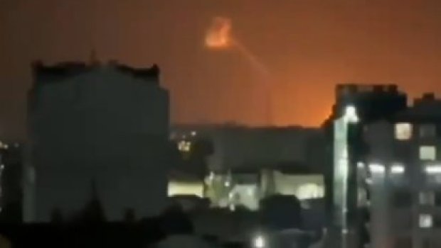 Ukrayna ordusu Sevastopolu atəşə tutdu - VİDEO