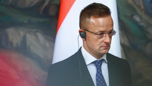 Macarıstanın baş diplomatı OD PÜSKÜRDÜ: “Avropada siyasətçilər sağlam düşüncələrini itirirlər”