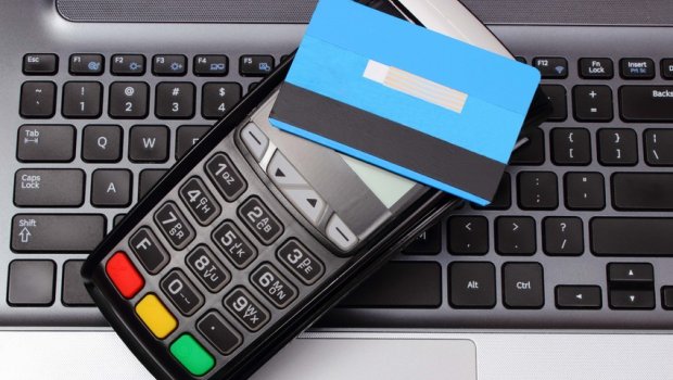 Tapdığı bank kartından alış-veriş edən şəxs SAXLANILDI 