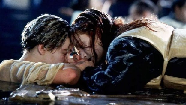 “Titanik” filmindəki qapı hərracda 718 min dollara satıldı